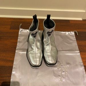 GIUSEPPE ZANOTTI Silver boots - 37.5